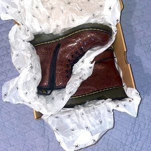 Dr. Martens Rose Brown glitter children’s size 3. NEVER WORN